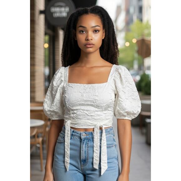 DIVIDED EMBOSSD FABRIC CROP TOP WITH TIES SIZE XSMALL - Picture 1 of 4